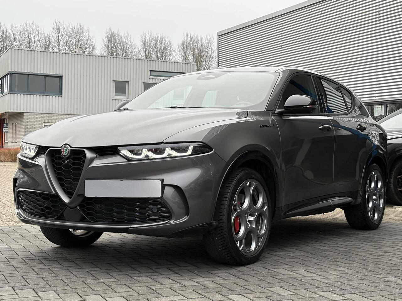 Alfa Romeo Tonale 1.3T PHEV Edizione Speciale 280pk! | Volle uitrusting! | Lederen bekleding | 360 graden Camera | Stoelverwarming/ventilatie | Adaptive cruise control | Schakelflippers |