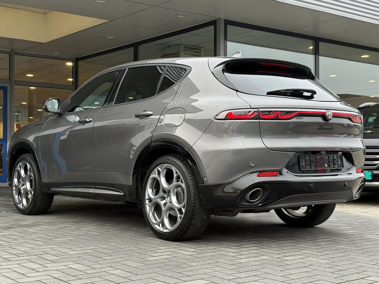 Alfa Romeo Tonale 1.3T PHEV Edizione Speciale 280pk! | Volle uitrusting! | Lederen bekleding | 360 graden Camera | Stoelverwarming/ventilatie | Adaptive cruise control | Schakelflippers |