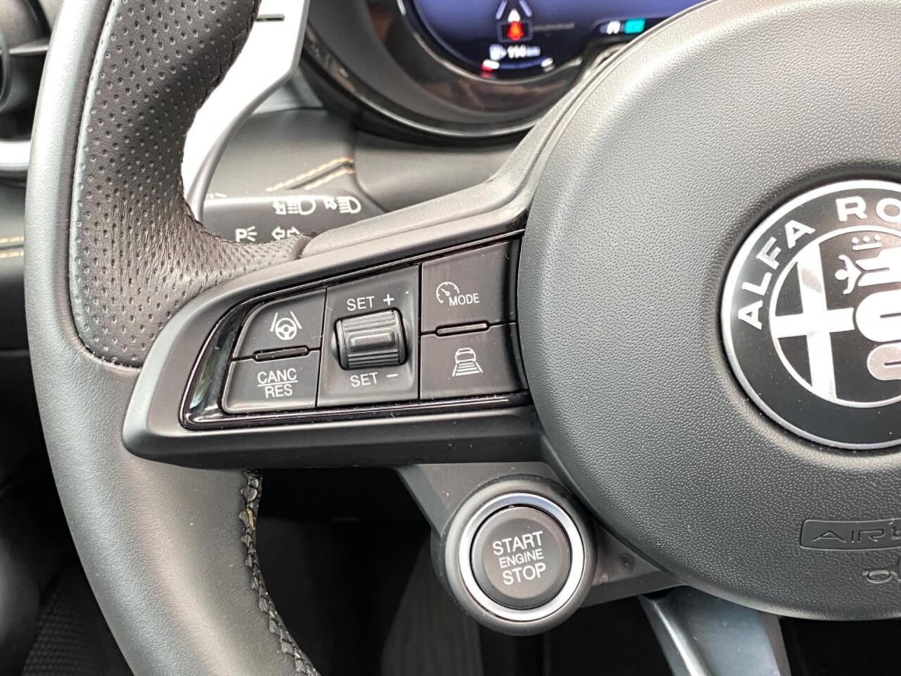 Alfa Romeo Tonale 1.3T PHEV TRIBUTO ITALIANO NAV ADAPT-CRUISE SCHUIF/KANTELDAK 360CAMERA CARPLAY