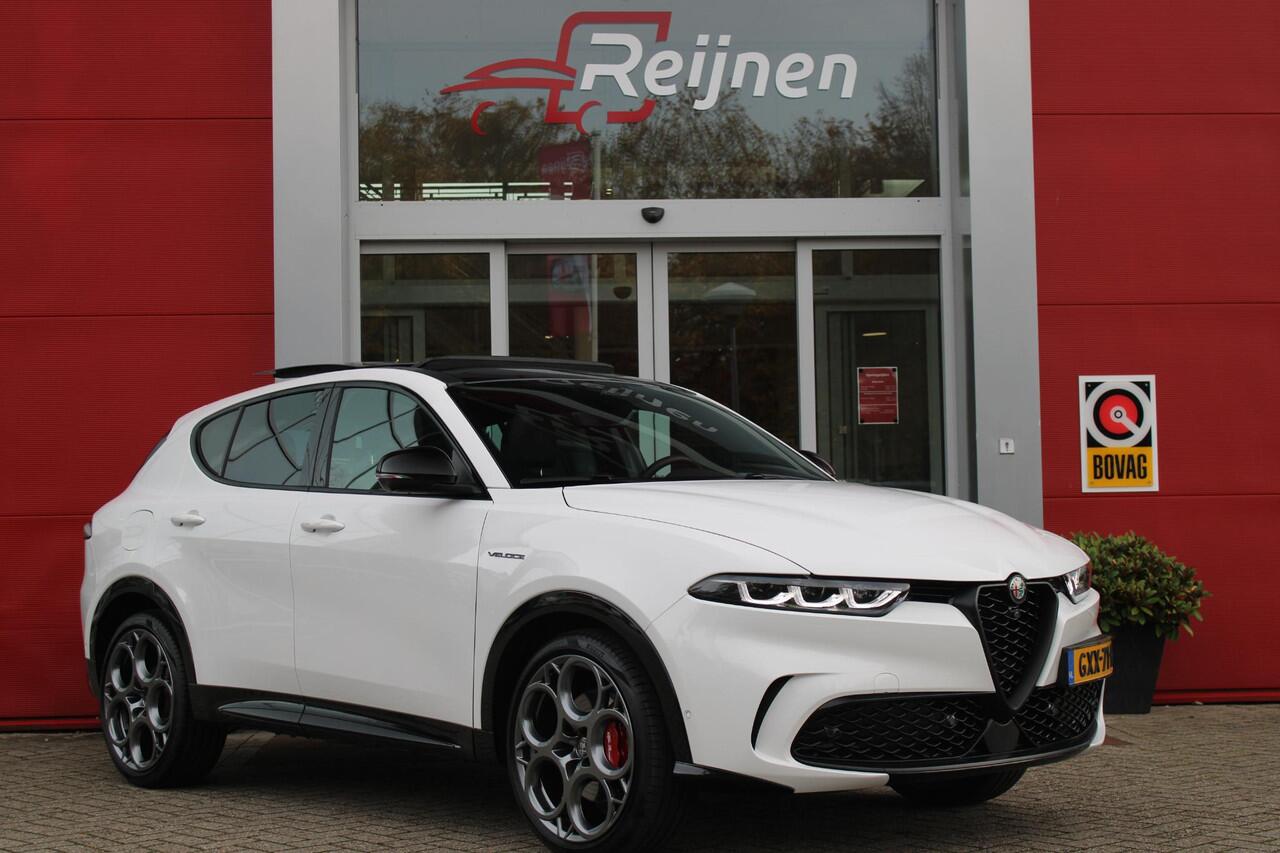 Alfa Romeo Tonale 1.5T 160PK Hybrid VELOCE | PANORAMISCH SCHUIF/KANTEL DAK | PREMIUM PACK: LEDEREN BEKLEDING/GEVENTILEERDE VOORSTOELEN/4-VOUDIG ELEKTRISCH VERSTELBARE LENDESTEUN VOORSTOELEN/HOOGGLANS ZWARTE RAAMOMLIJSTING/AMBIENT LIGHTING | TECHNOLOGY PACK: PARKEERWAARSCHU