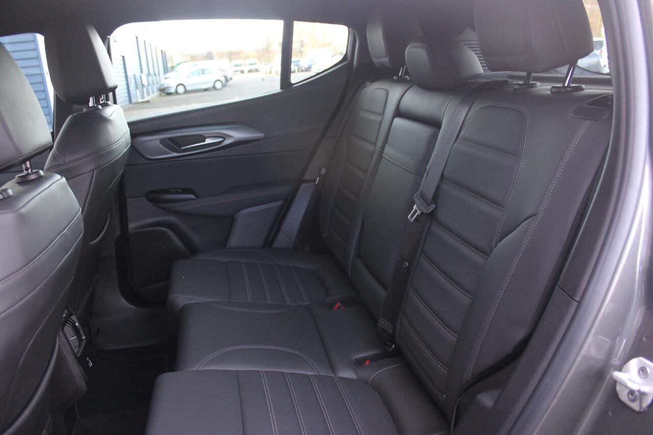 Alfa Romeo Tonale 1.5T 160PK Hybrid VELOCE | PREMIUM PACK: LEDEREN BEKLEDING/GEVENTILEERDE VOORSTOELEN/4-VOUDIG ELEKTRISCH VERSTELBARE LENDESTEUN VOORSTOELEN/HOOGGLANS ZWARTE RAAMOMLIJSTING/AMBIENT LIGHTING | TECHNOLOGY PACK: PARKEERWAARSCHUWING VOOR EN ACHTER/360° CAMERA/