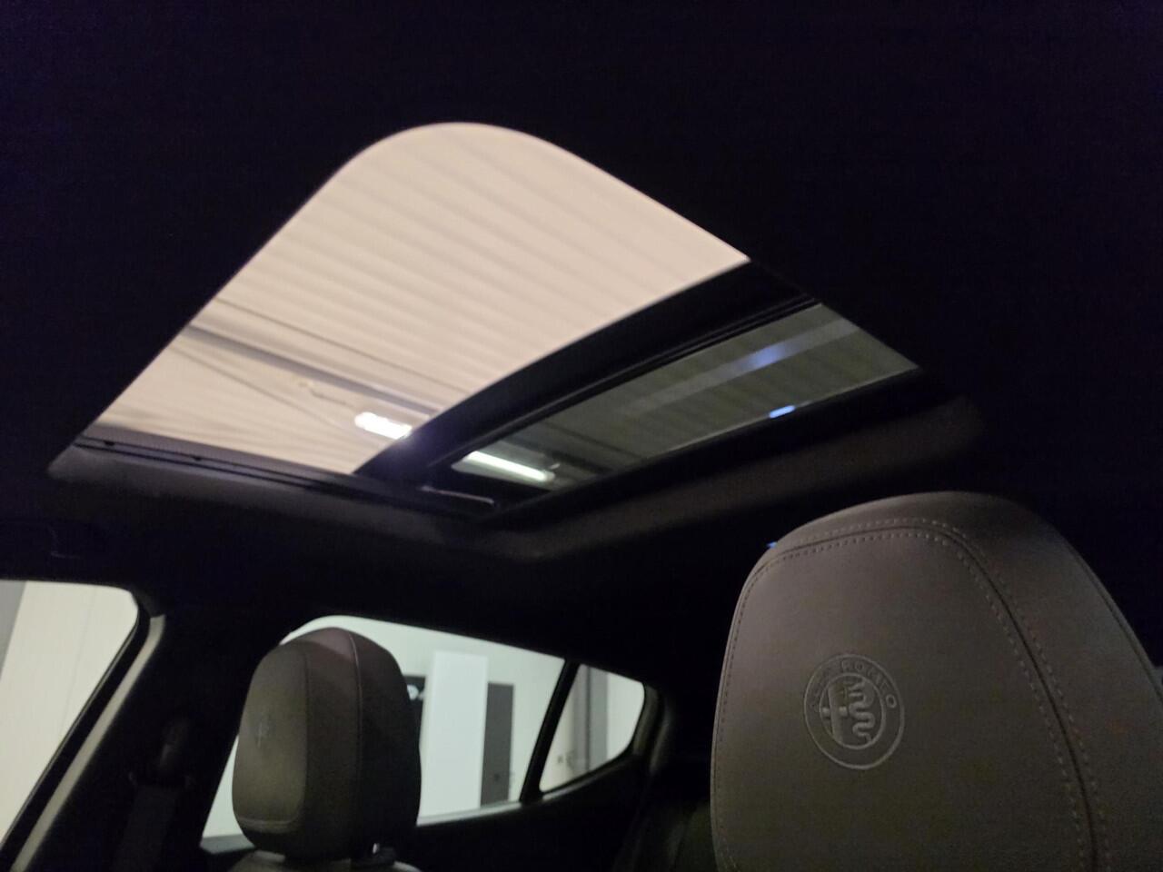 Alfa Romeo Tonale 1.5T Hybrid Veloce | Leer | Panoramadak | Navigatie | Stoel verwarming/verkoeling |