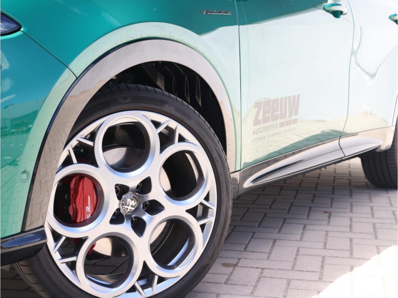 Alfa Romeo Tonale 1.3T PHEV 280 PK Veloce | Pano | Leder | LED | Winter | 20"