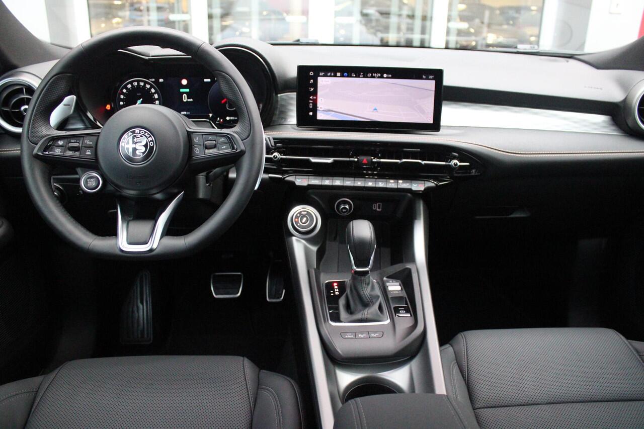 Alfa Romeo Tonale 1.3T PHEV 280PK VELOCE Q4 | PANORAMISCH SCHUIF / KANTELDAK | LEDEREN BEKLEDING | VOORSTOELEN / STUUR VERWARMD | VOORSTOELEN GEVENTILEERD | VOORSTOELEN ELEKTRISCH VERSTELBAAR | DRAADLOOS APPLE CARPLAY / ANDROID AUTO | 360° CAMERA | AUTOMATISCH DIMMENDE BUI