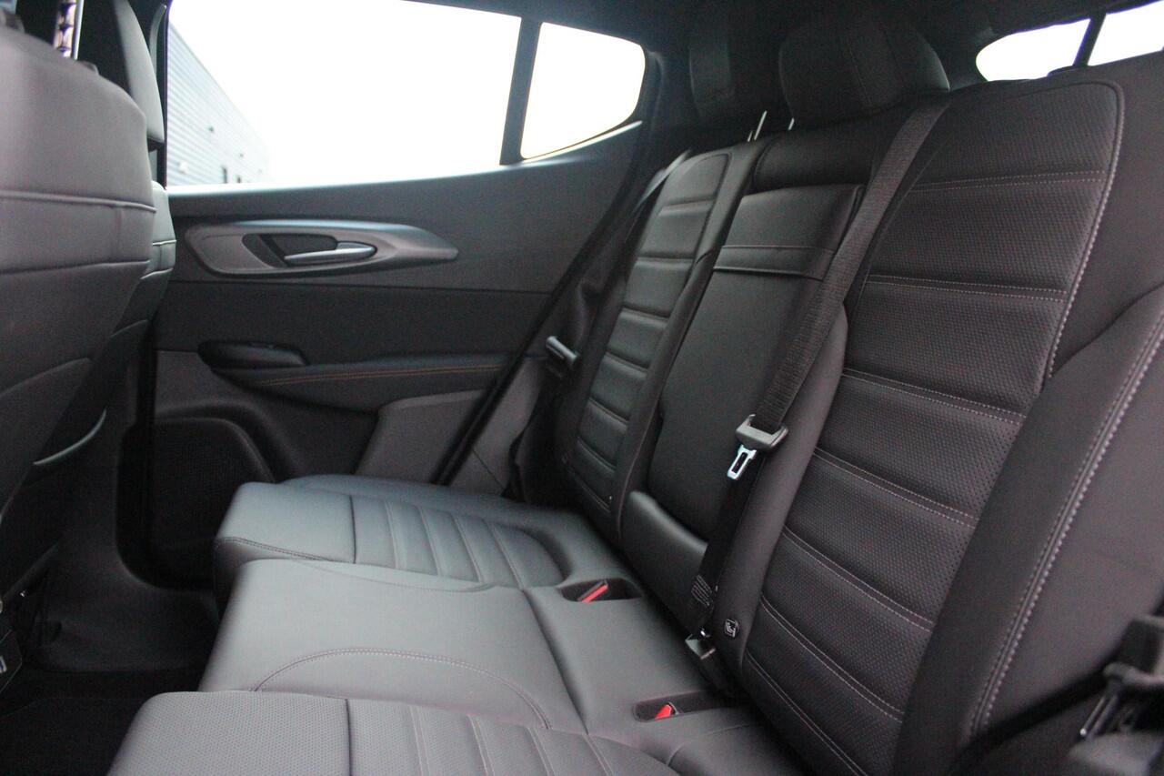 Alfa Romeo Tonale 1.3T PHEV 280PK VELOCE Q4 | PANORAMISCH SCHUIF / KANTELDAK | LEDEREN BEKLEDING | VOORSTOELEN / STUUR VERWARMD | VOORSTOELEN GEVENTILEERD | VOORSTOELEN ELEKTRISCH VERSTELBAAR | DRAADLOOS APPLE CARPLAY / ANDROID AUTO | 360° CAMERA | AUTOMATISCH DIMMENDE BUI