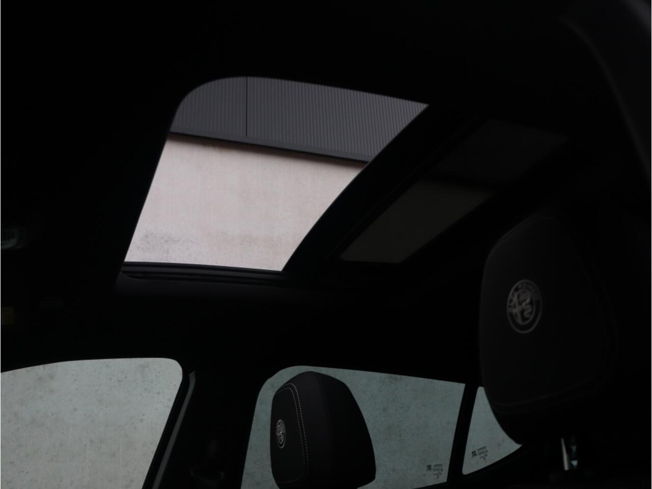 Alfa Romeo Tonale Ibrida Plug-In Q4 270 PK Sport Speciale | Pano | LED | Harman |