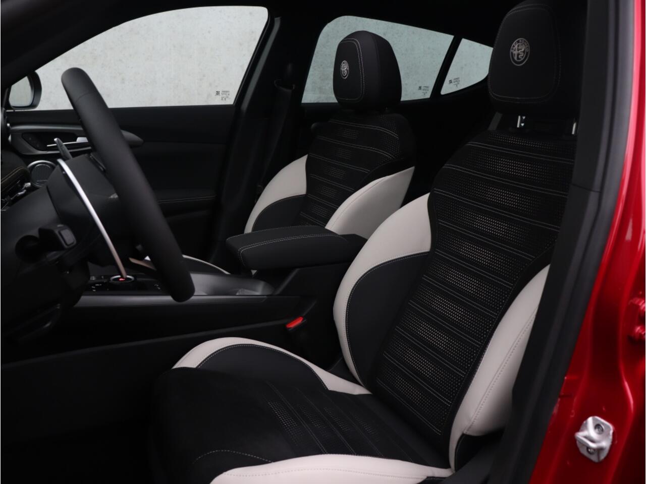 Alfa Romeo Tonale Ibrida Plug-In Q4 270 PK Sport Speciale | Pano | LED | Harman |