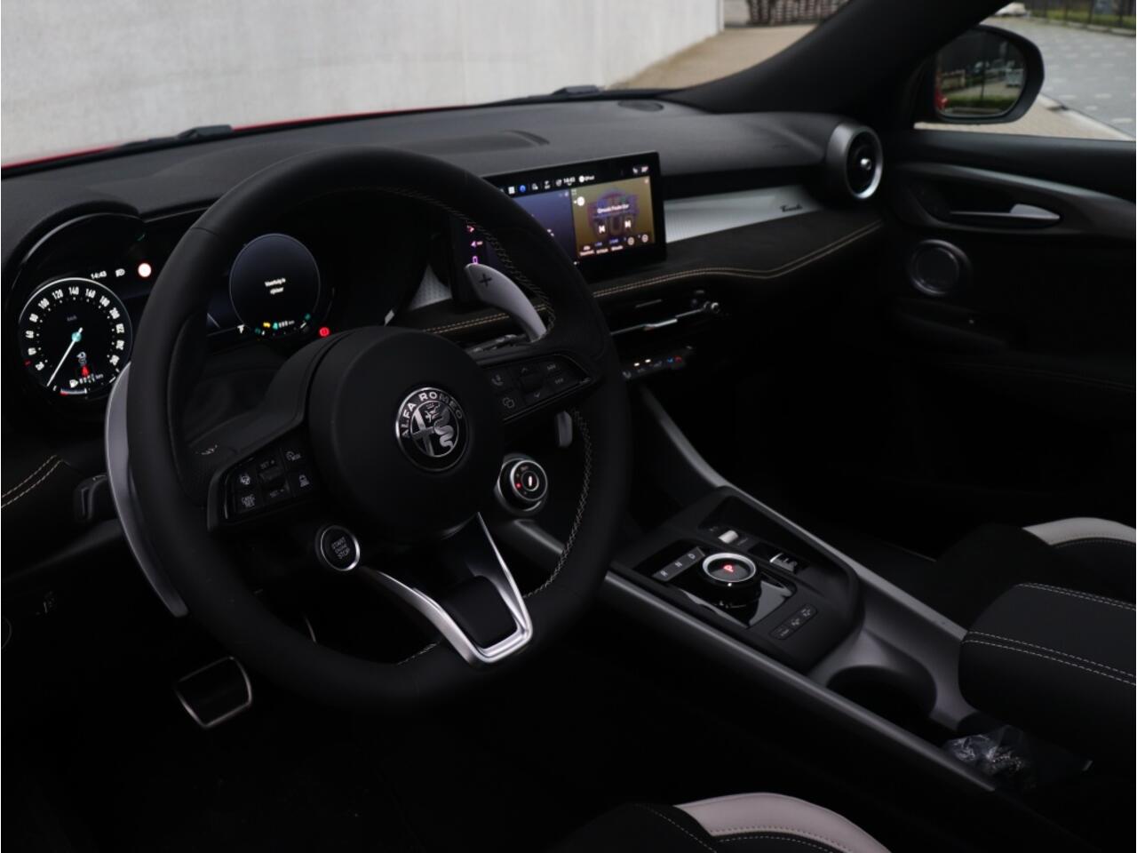 Alfa Romeo Tonale Ibrida Plug-In Q4 270 PK Sport Speciale | Pano | LED | Harman |