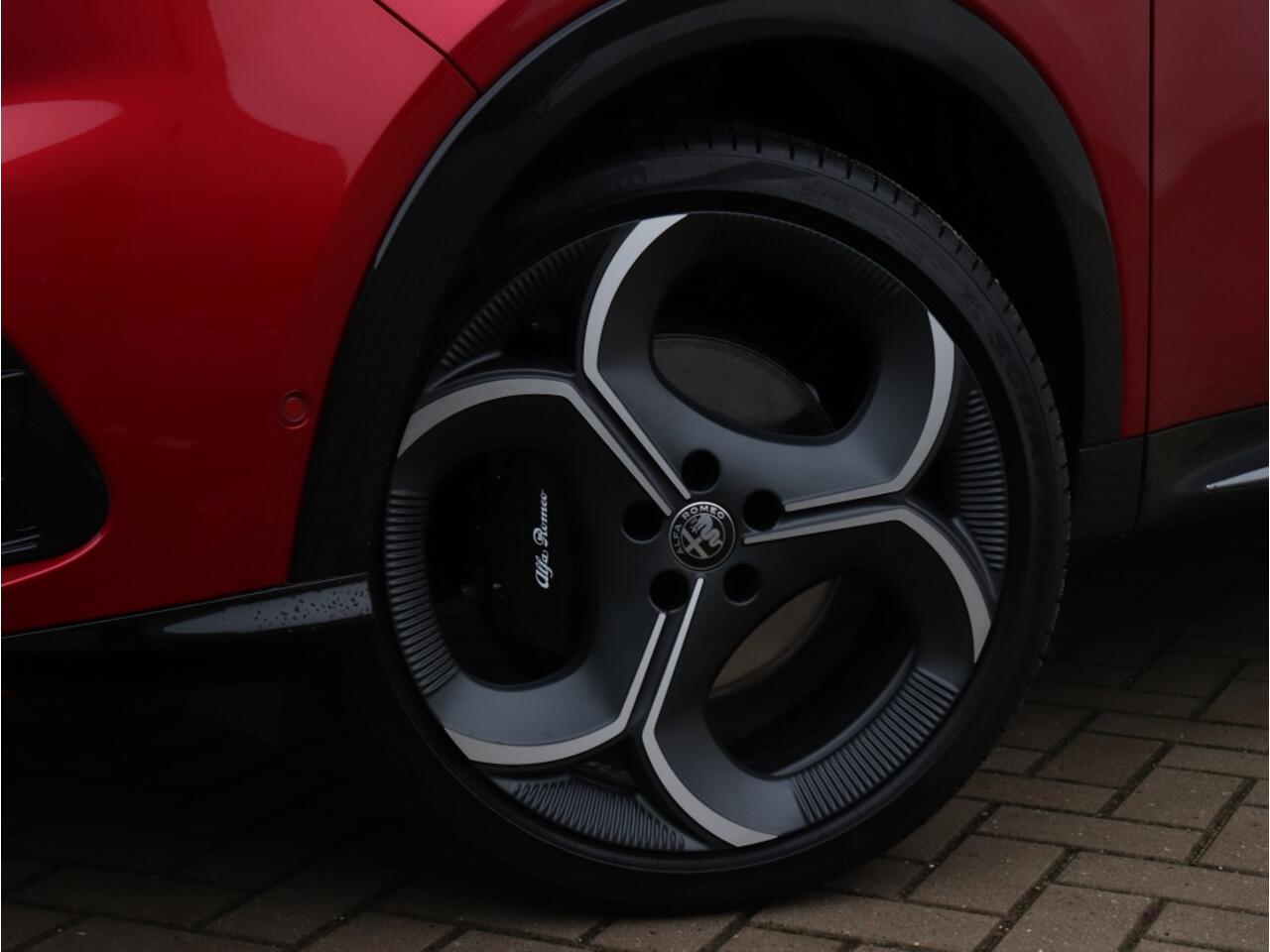 Alfa Romeo Tonale Ibrida Plug-In Q4 270 PK Sport Speciale | Pano | LED | Harman |