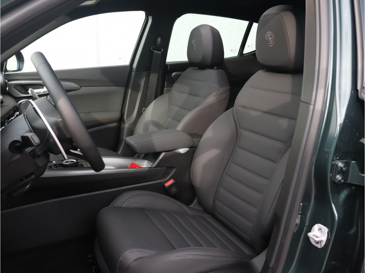 Alfa Romeo Tonale Ibrida Plug-In Q4 270 PK Veloce | Pano | LED | Harman | Leder