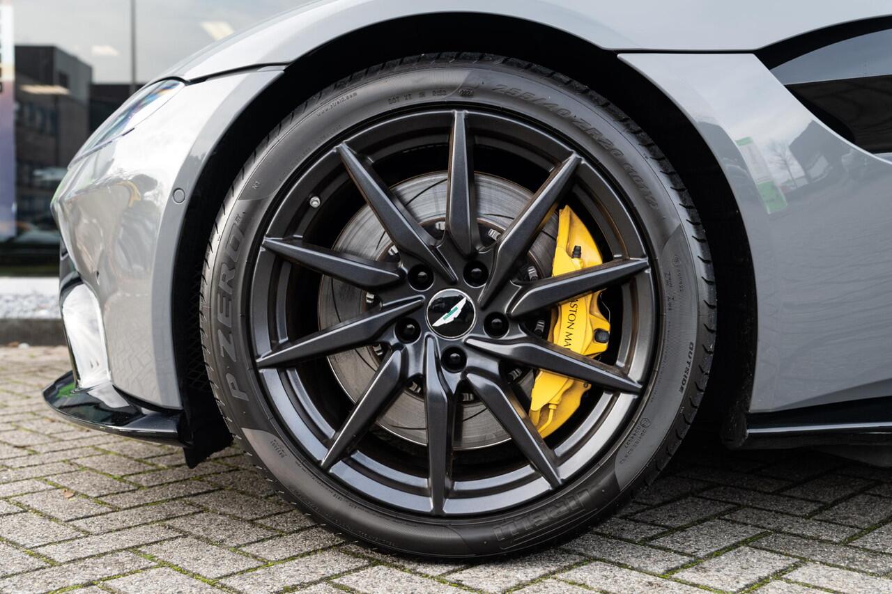 Aston Martin VANTAGE 4.0 V8 / CHINA GREY / ALCANTARA INT. / SP. PLUS PACK + STOEL