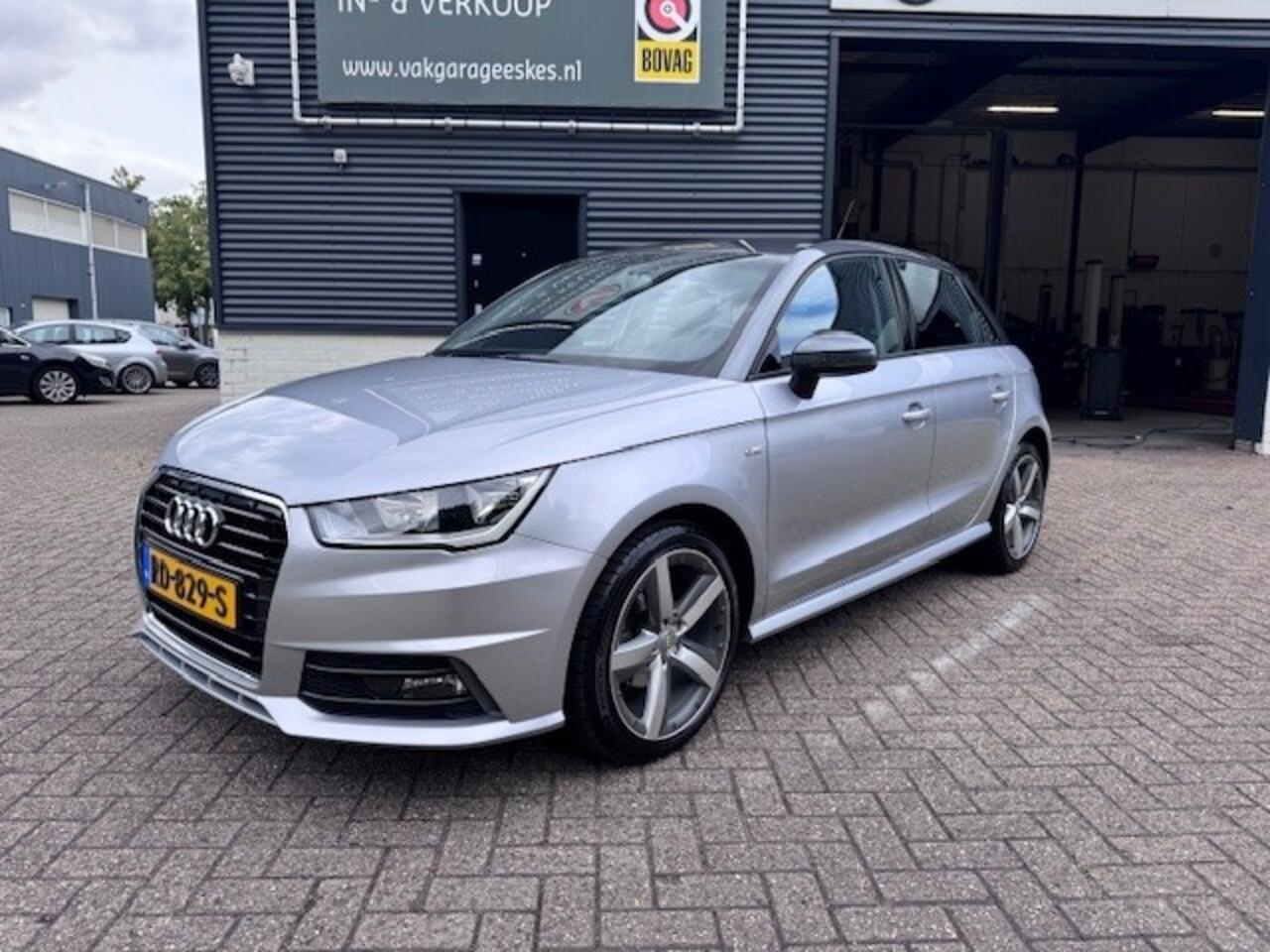 Audi A1 1.0 TFSI Adrenalin S-line en Navi. 17 inch. velgen