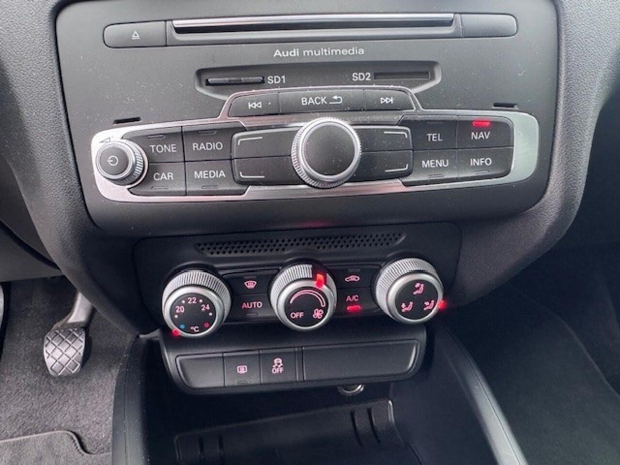 Audi A1 1.0 TFSI Adrenalin S-line en Navi. 17 inch. velgen