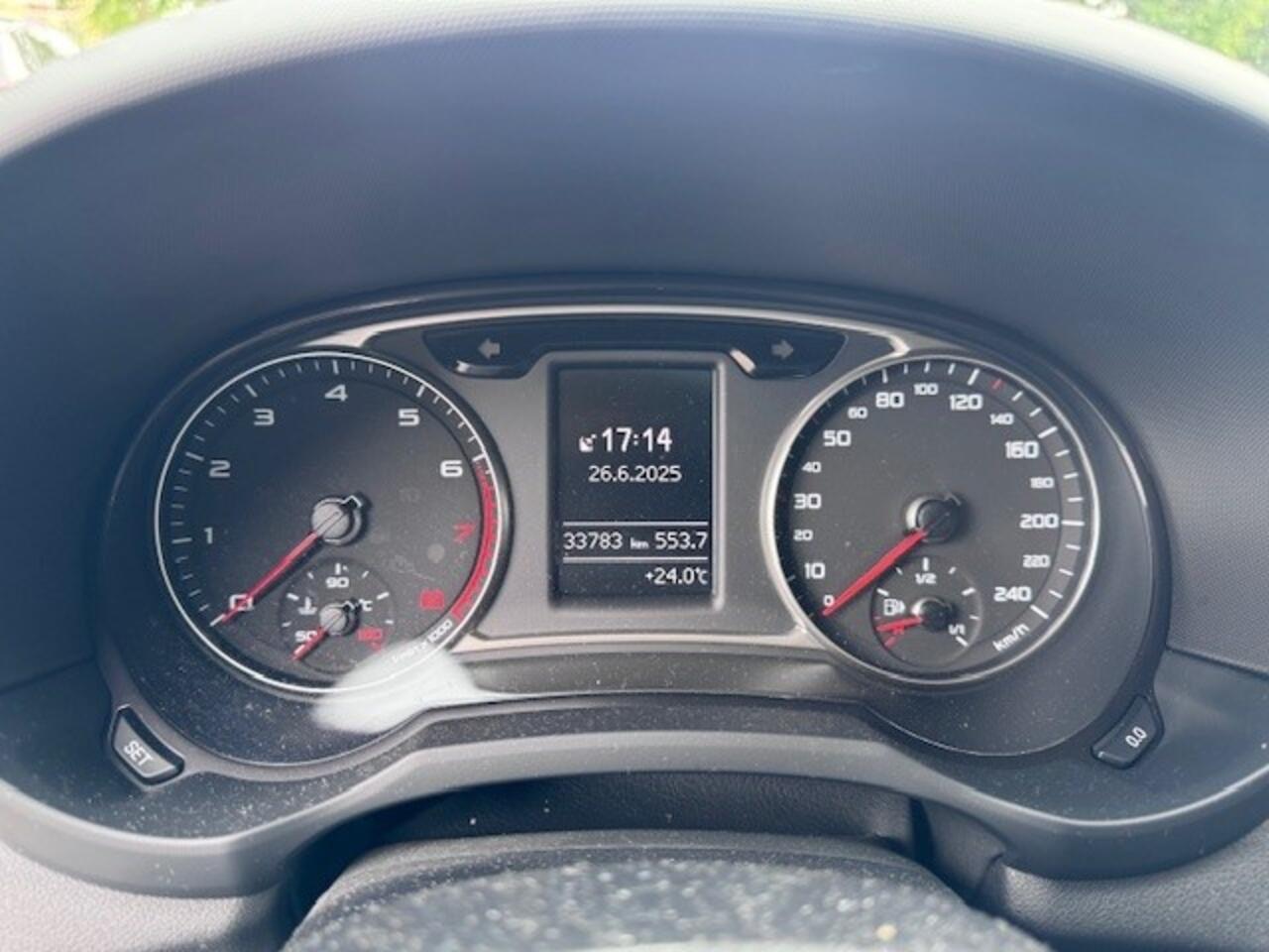 Audi A1 1.0 TFSI Adrenalin S-line en Navi. 17 inch. velgen