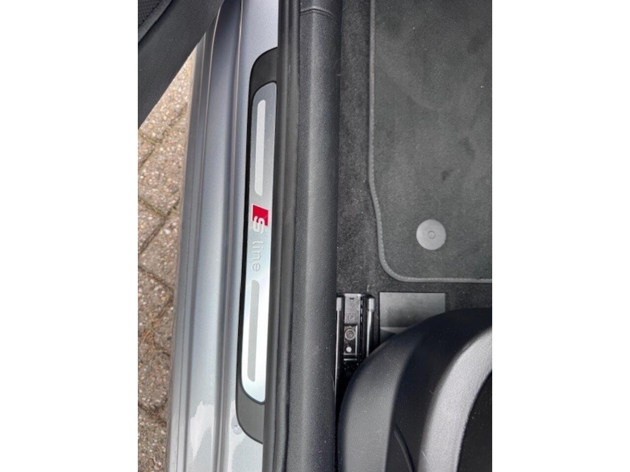 Audi A1 1.0 TFSI Adrenalin S-line en Navi. 17 inch. velgen