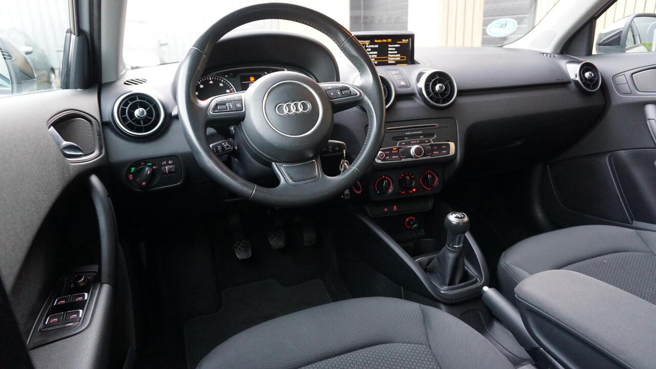 Audi A1 Sportback 1.0 TFSI 95pk 5Drs Adrenalin S-Line 17inch LM Navi Airco Elek.pakket *Gletsjerwit Metallic* NL auto! 83316km!