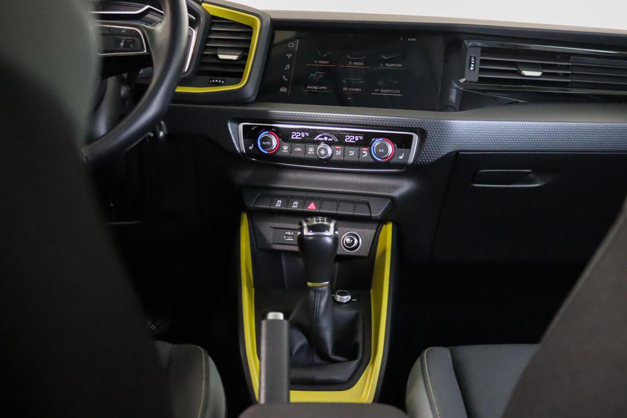 Audi A1 30 TFSI S-line Sportback Stoelverwarming, Bluetooth, Apple CarPlay/Android Auto