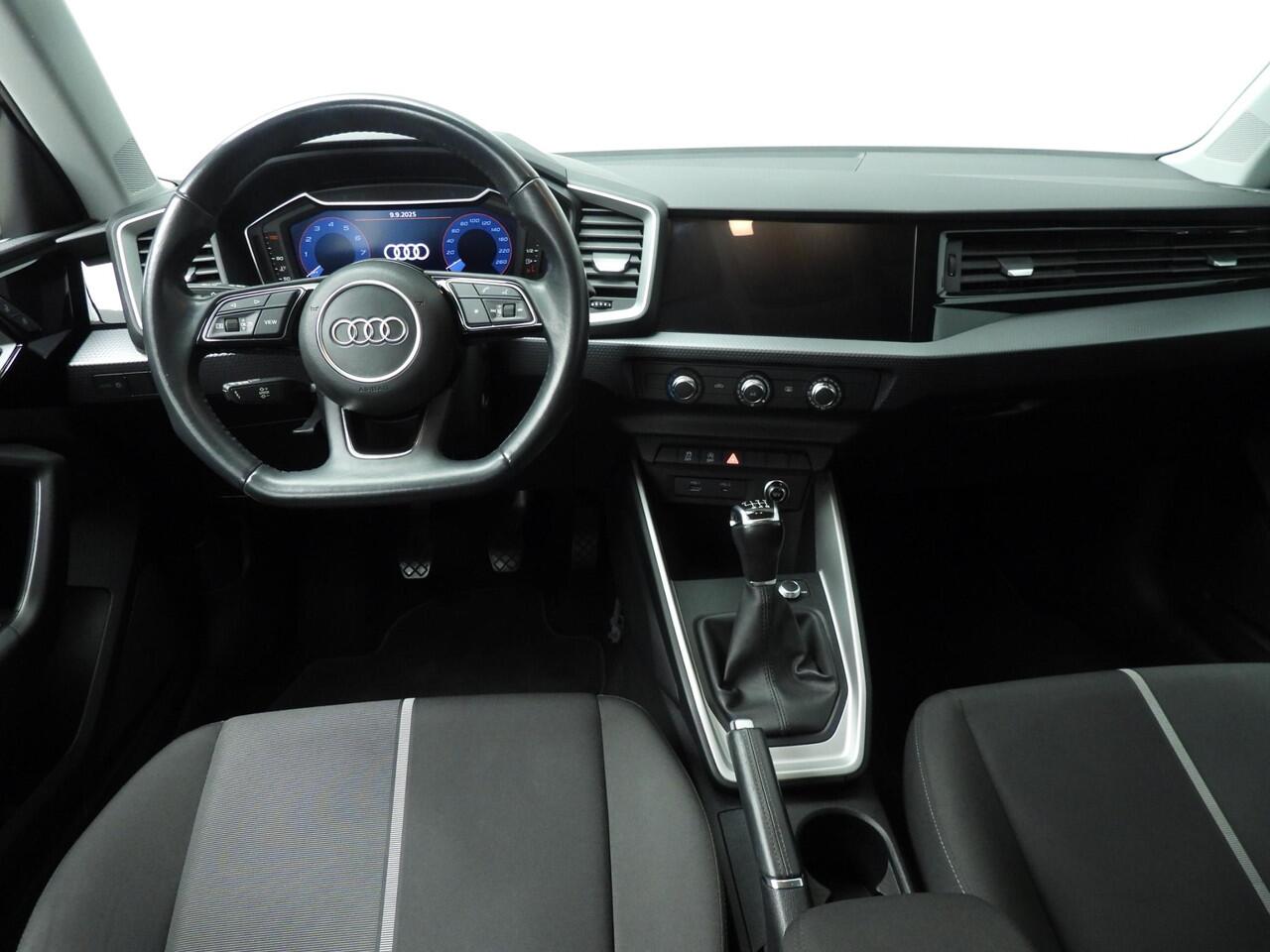 Audi A1 Sportback 30 TFSI epic 115PK | CarPlay | 17" | Parkeersensoren | Sportstuur