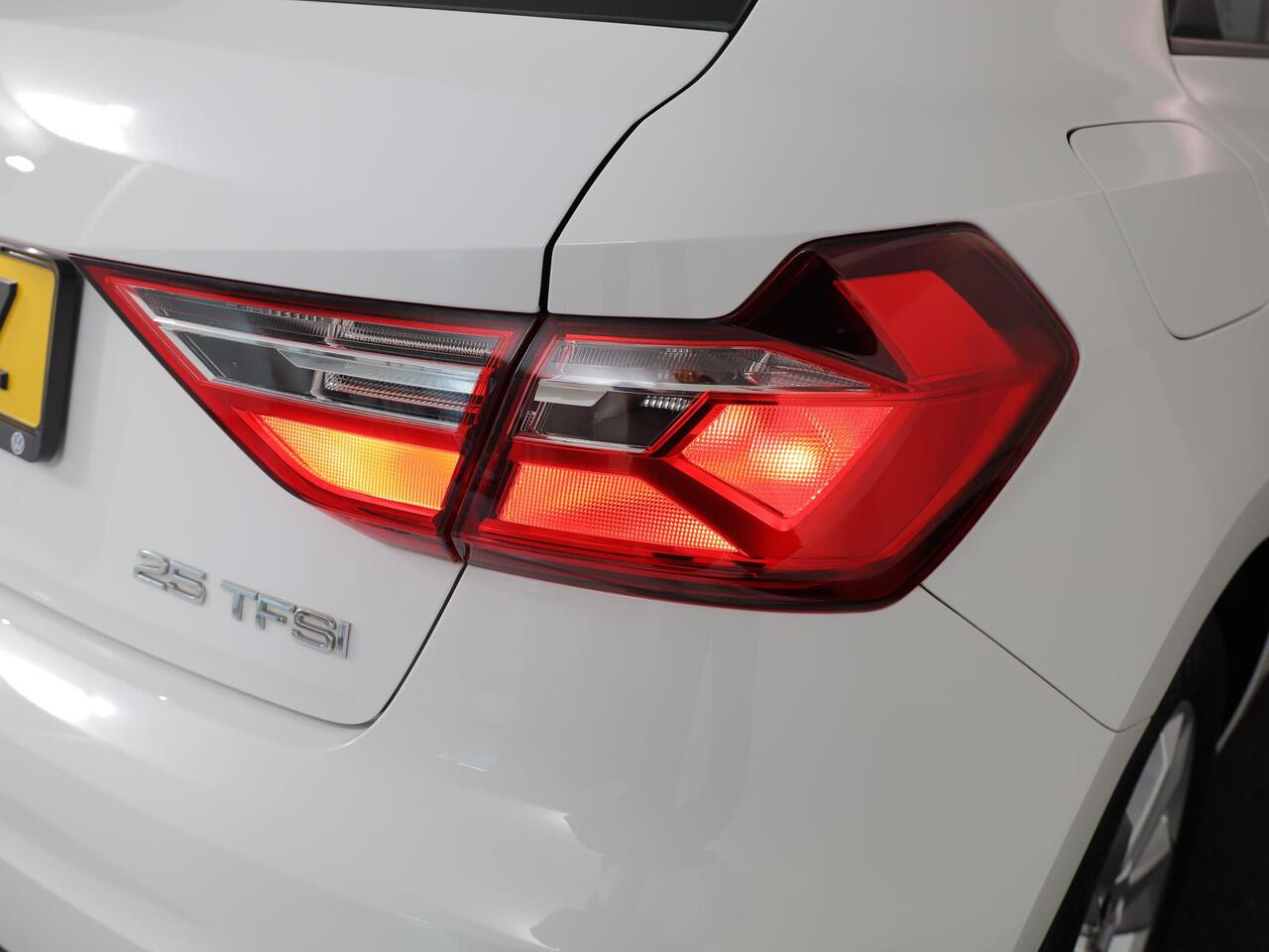 Audi A1 Sportback 25 TFSI Pro Line 95 pk | Navigatie via App | Parkeersensoren achter | Cruise control |