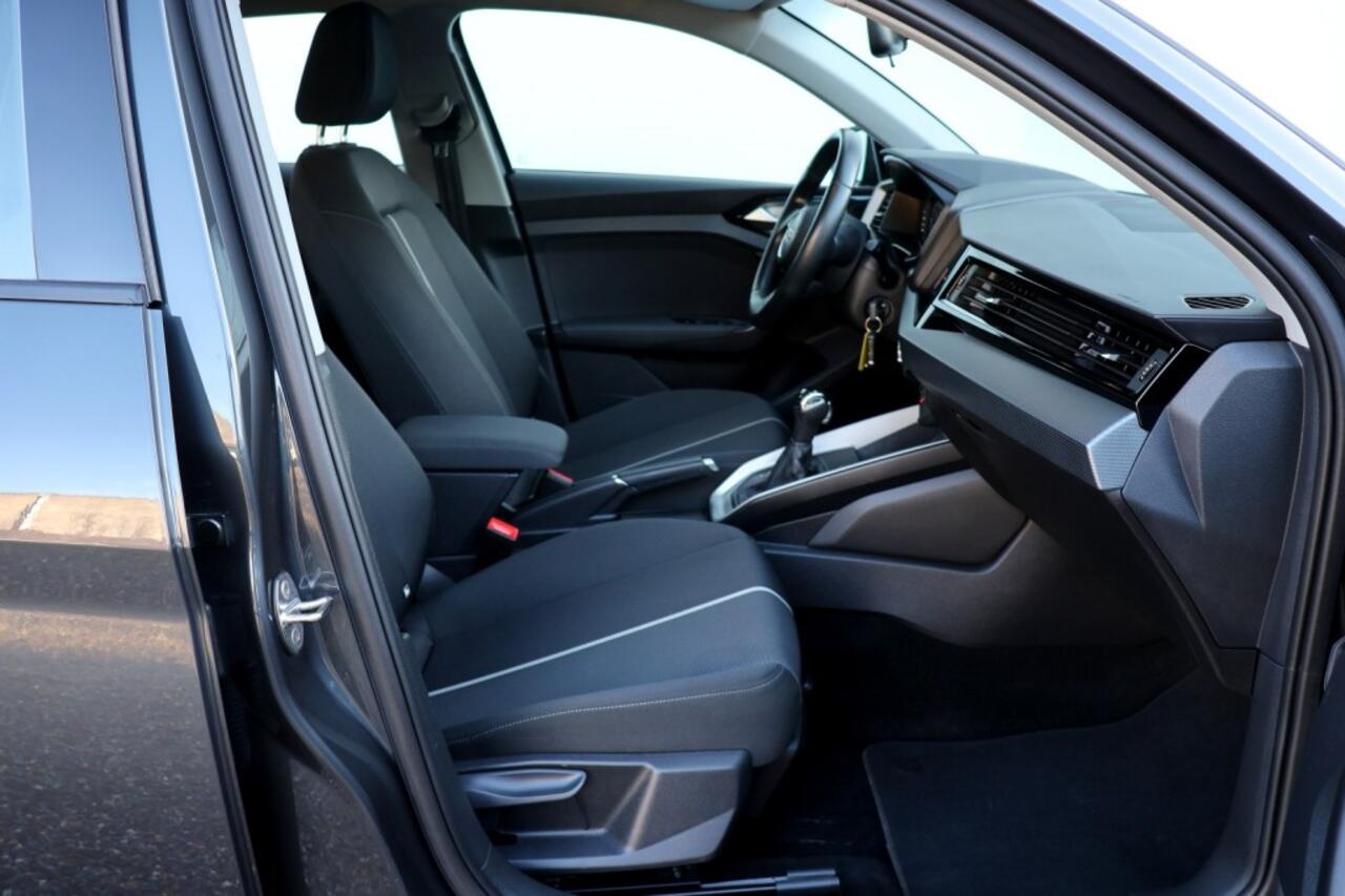 Audi A1 Sportback 25 TFSI Automaat Pro Line - 95 pk **Carplay / PDC / Climate