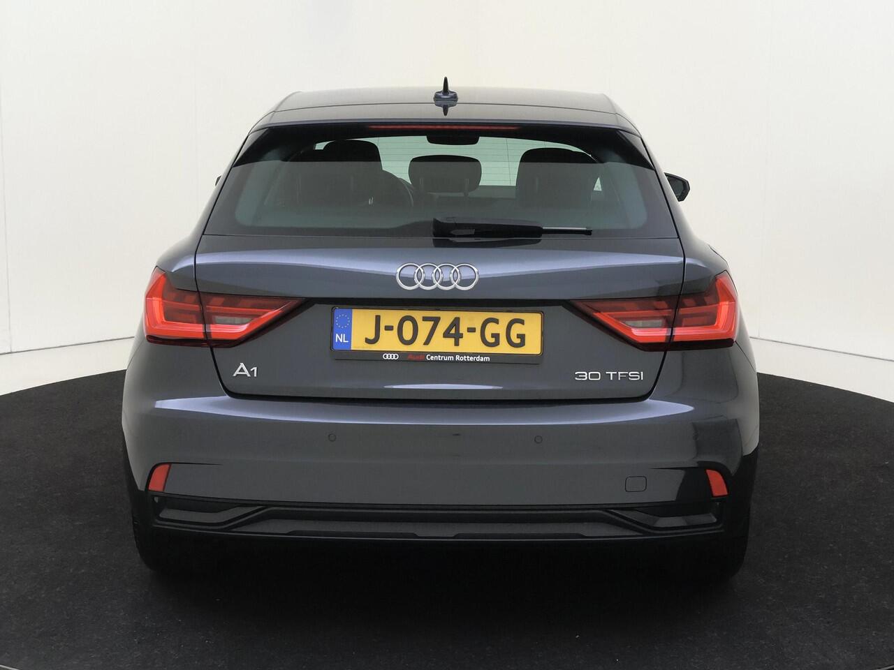Audi A1 Sportback 30 TFSI Pro Line | Stoelverwarming | Navigatie Plus | Parkeersensoren | CarPlay | Cruise control | Climate control | Elektrisch inklapbare buitenspiegels |