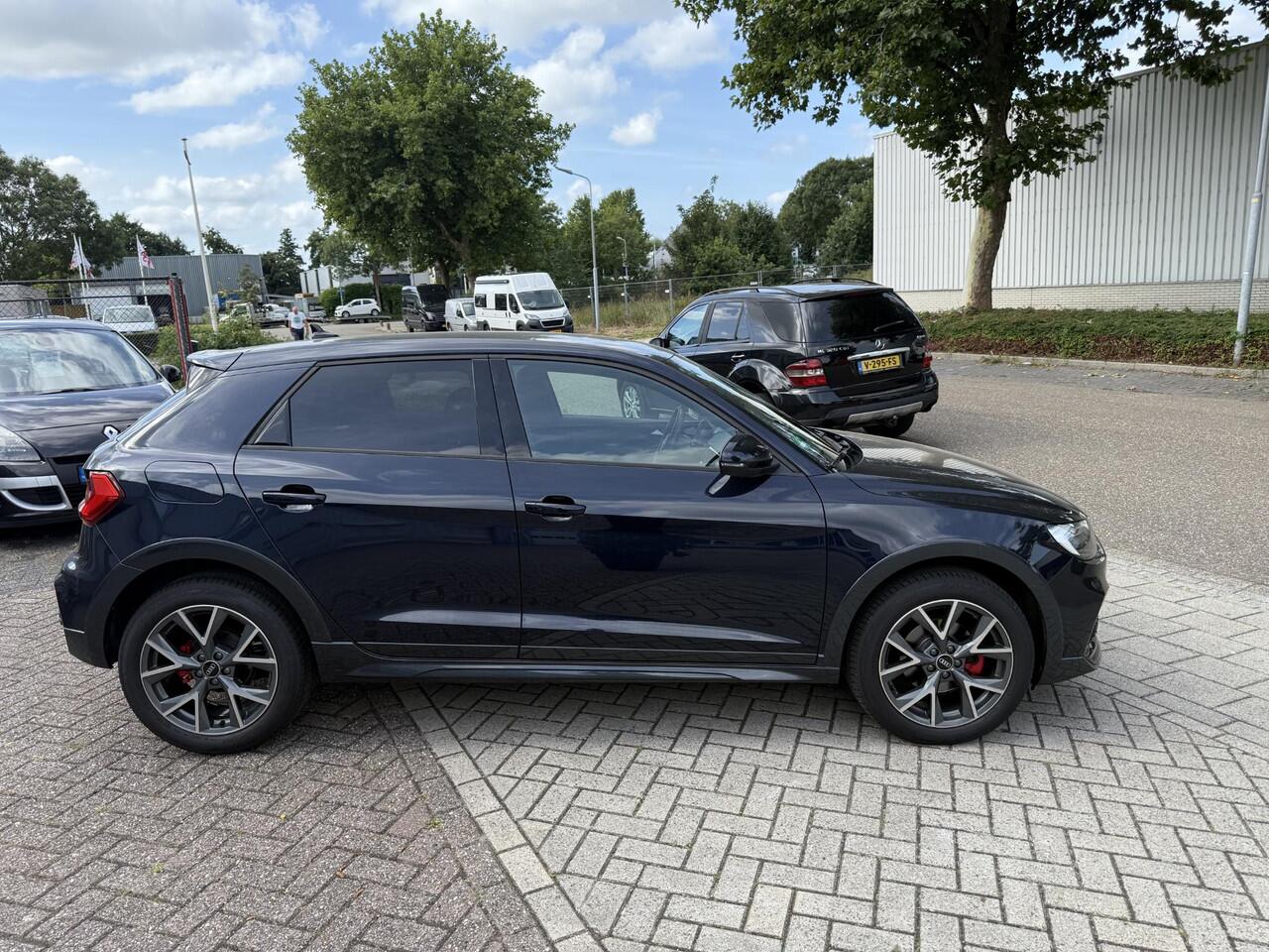 Audi A1 Allstreet Citycarver 35 TFSI Advanced Edition | S-Line | Apple Carplay | Led | Stoel Verwarming |