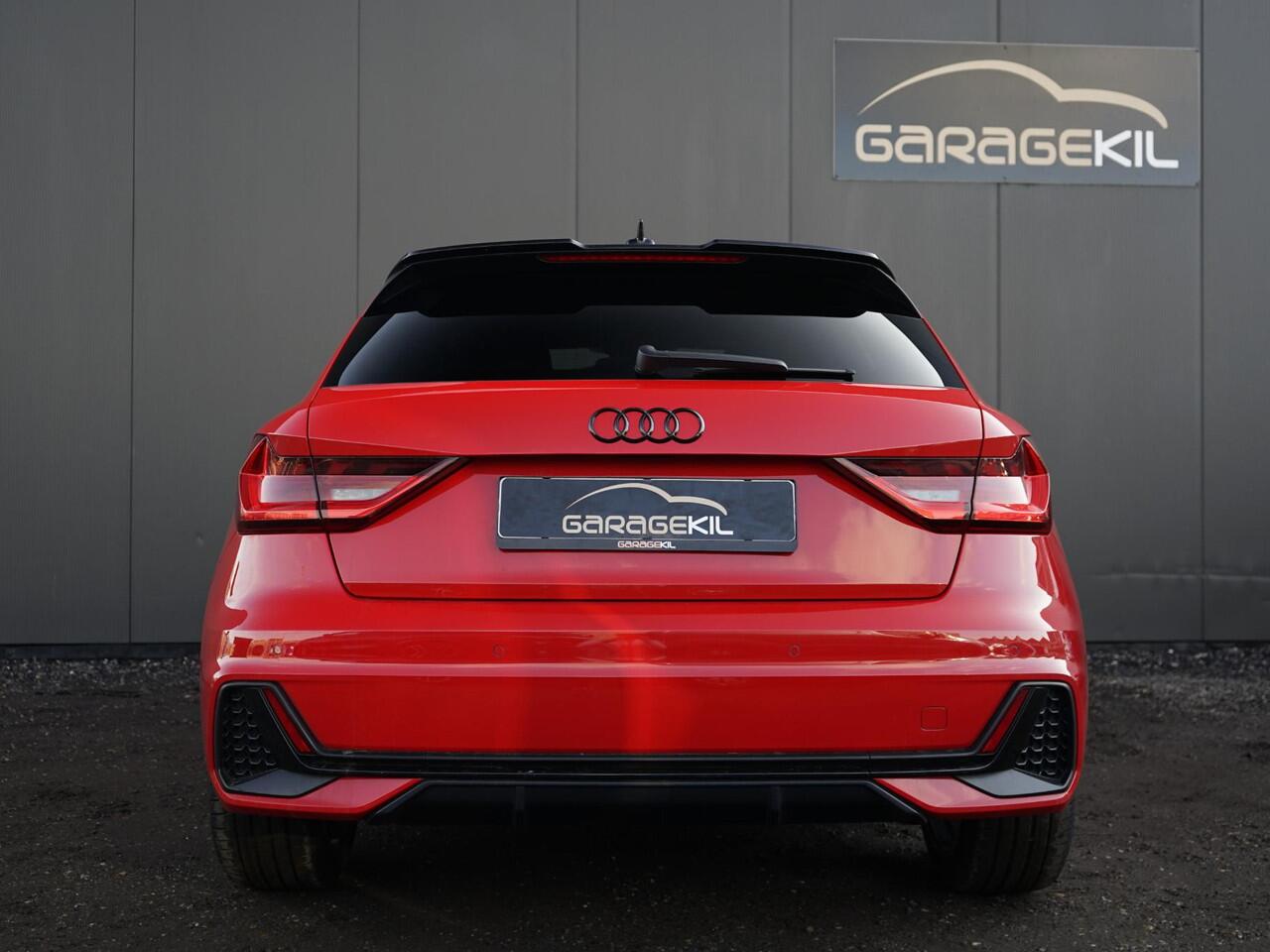 Audi A1 Sportback 30 TFSI S line Sportback Dealeronderh. / Optiek Pakket Zwart / Adaptive Cruise / LED / Ambiant Lighting / Sportstoelen