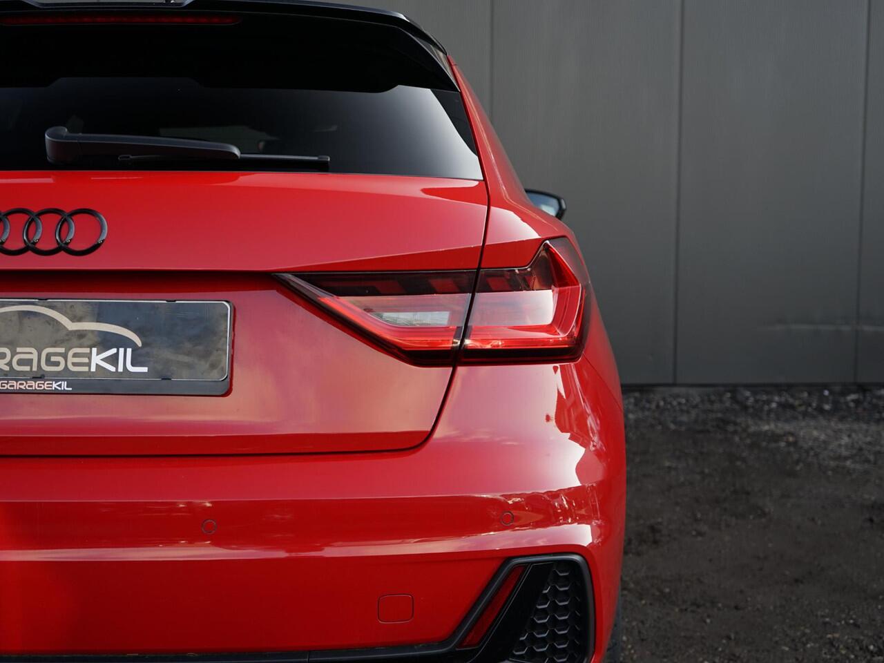 Audi A1 Sportback 30 TFSI S line Sportback Dealeronderh. / Optiek Pakket Zwart / Adaptive Cruise / LED / Ambiant Lighting / Sportstoelen