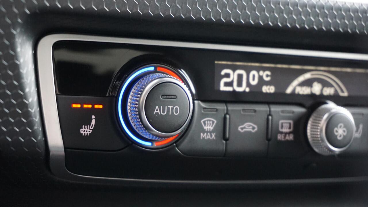 Audi A1 Sportback 30 TFSI 110pk 5Drs S-Line Automaat LED Navi Stoelverwarming Sfeerverlichting 17inch LM Virtual Cockpit *Pijl Grey Metallic*