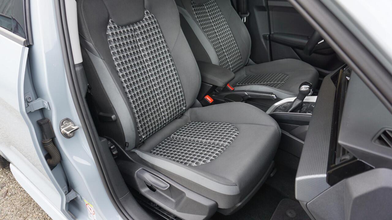 Audi A1 Sportback 30 TFSI 110pk 5Drs S-Line Automaat LED Navi Stoelverwarming Sfeerverlichting 17inch LM Virtual Cockpit *Pijl Grey Metallic*