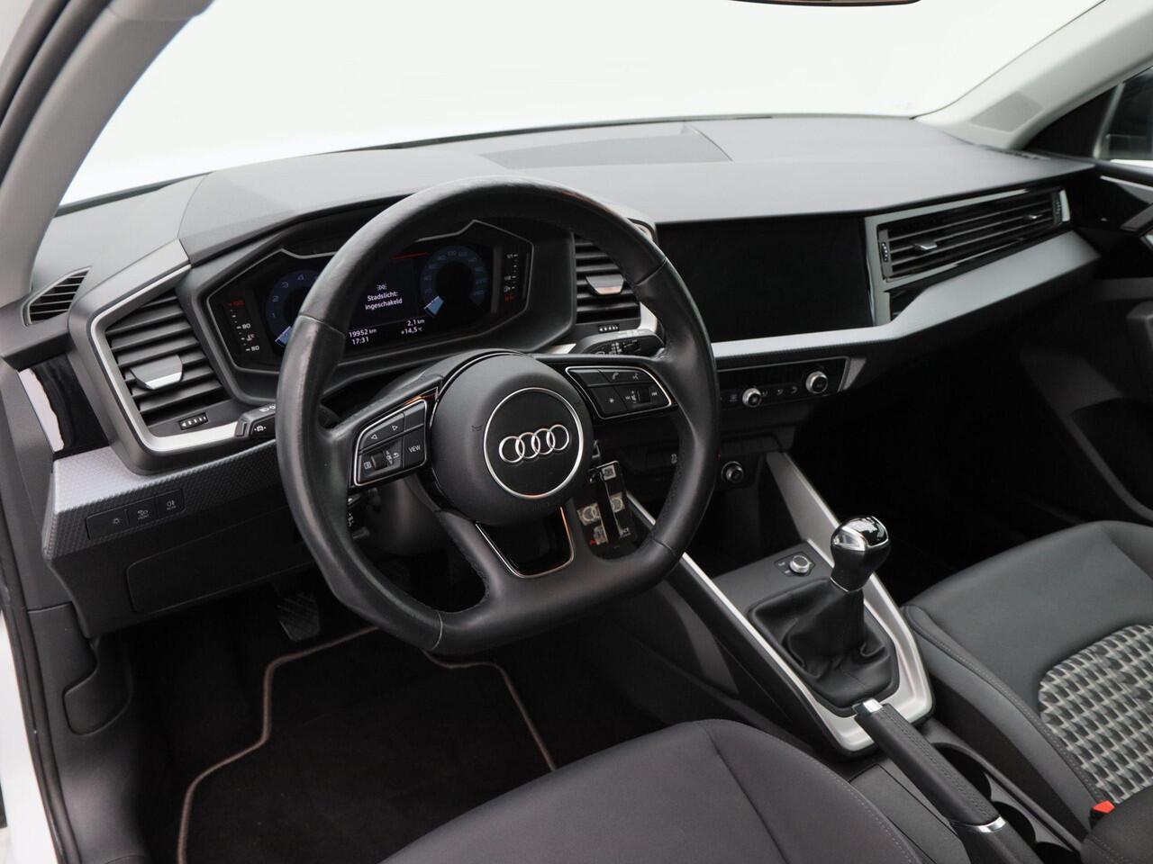 Audi A1 Sportback 25 TFSi S edition | Virtual Cockpit | LED | CarPlay | Sportstoelen | Cruise Control | Sensoren | 17 Inch | 19.947 Km!!