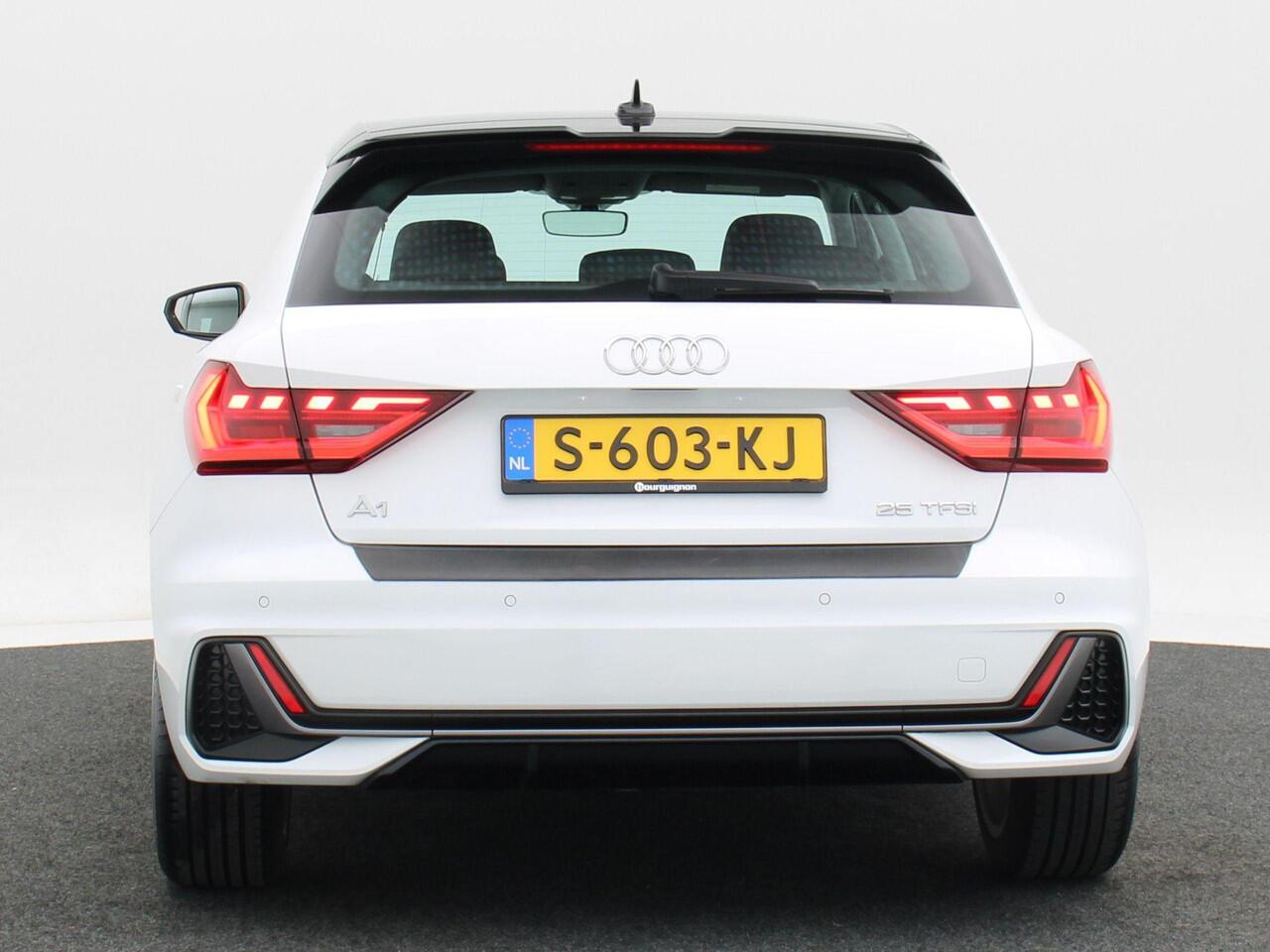 Audi A1 Sportback 25 TFSi S edition | Virtual Cockpit | LED | CarPlay | Sportstoelen | Cruise Control | Sensoren | 17 Inch | 19.947 Km!!