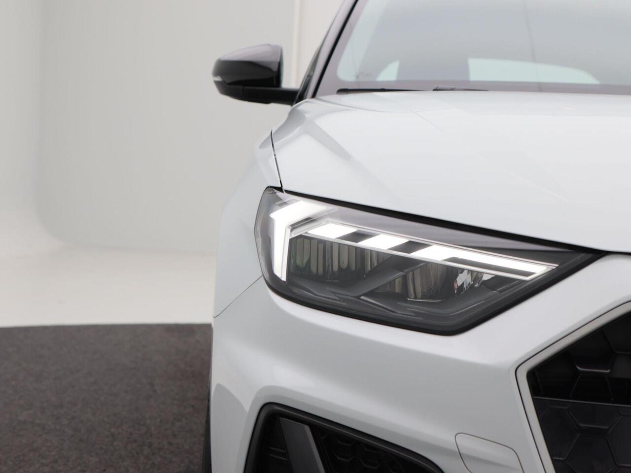 Audi A1 Sportback 25 TFSi S edition | Virtual Cockpit | LED | CarPlay | Sportstoelen | Cruise Control | Sensoren | 17 Inch | 19.947 Km!!