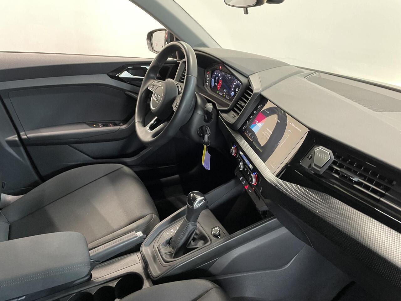 Audi A1 Sportback 1.0 TFSI Sportback AUT NAV Navigatie Apple Carplay/Android Auto Parkeersensoren Cruise Control Climate Control Lichtmetalen velgen