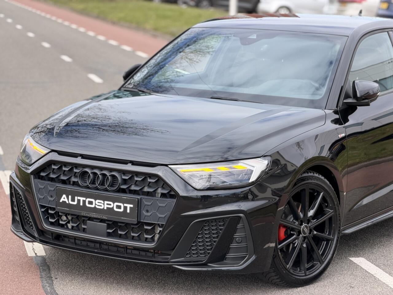 Audi A1 Sportpack 35 TFSI 150pk S-Line Matrix Sfeerverlichting Rode Stiksels