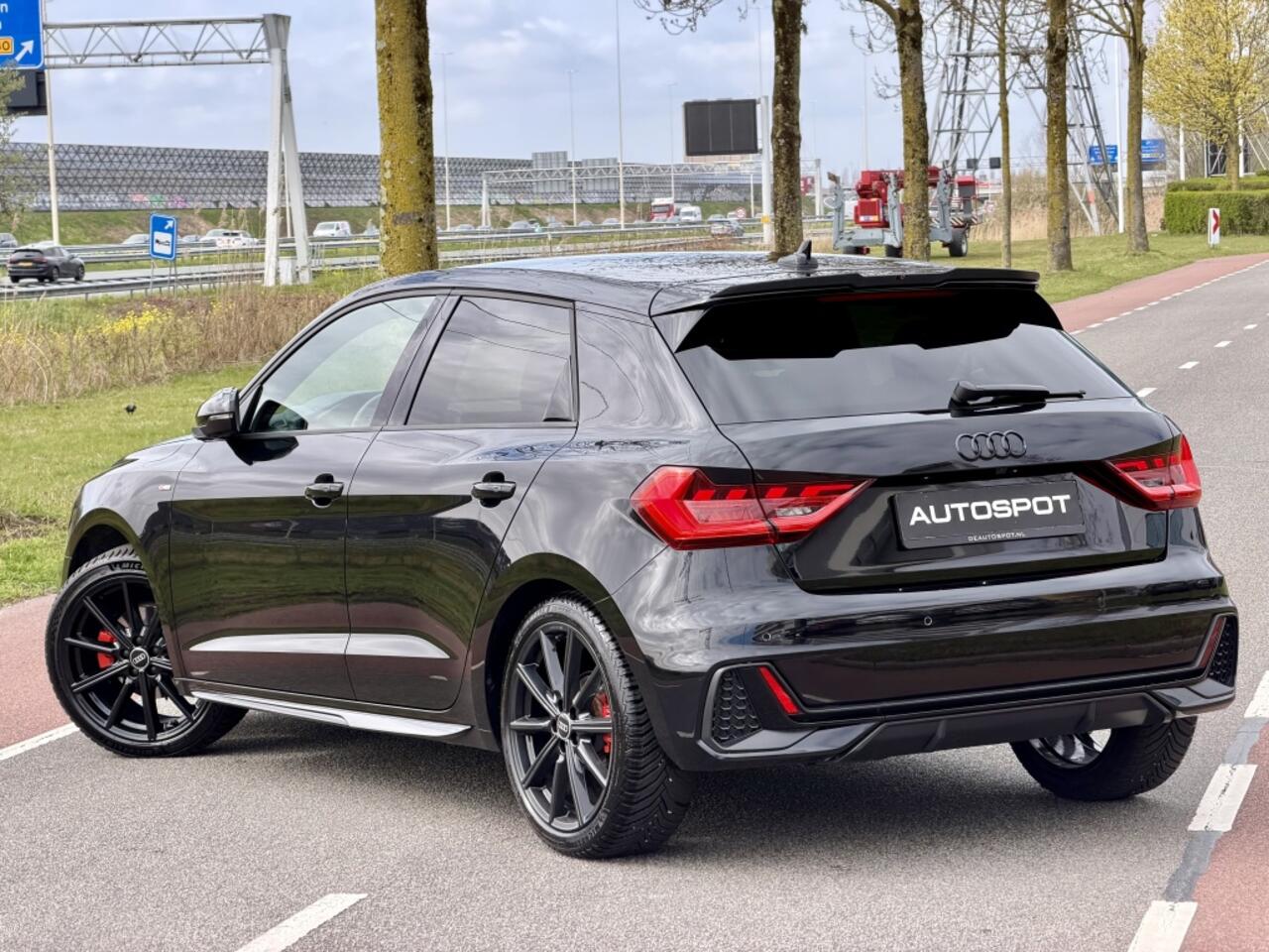 Audi A1 Sportpack 35 TFSI 150pk S-Line Matrix Sfeerverlichting Rode Stiksels