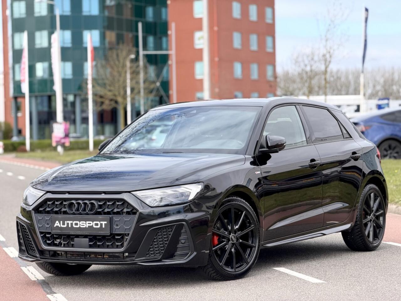Audi A1 Sportpack 35 TFSI 150pk S-Line Matrix Sfeerverlichting Rode Stiksels