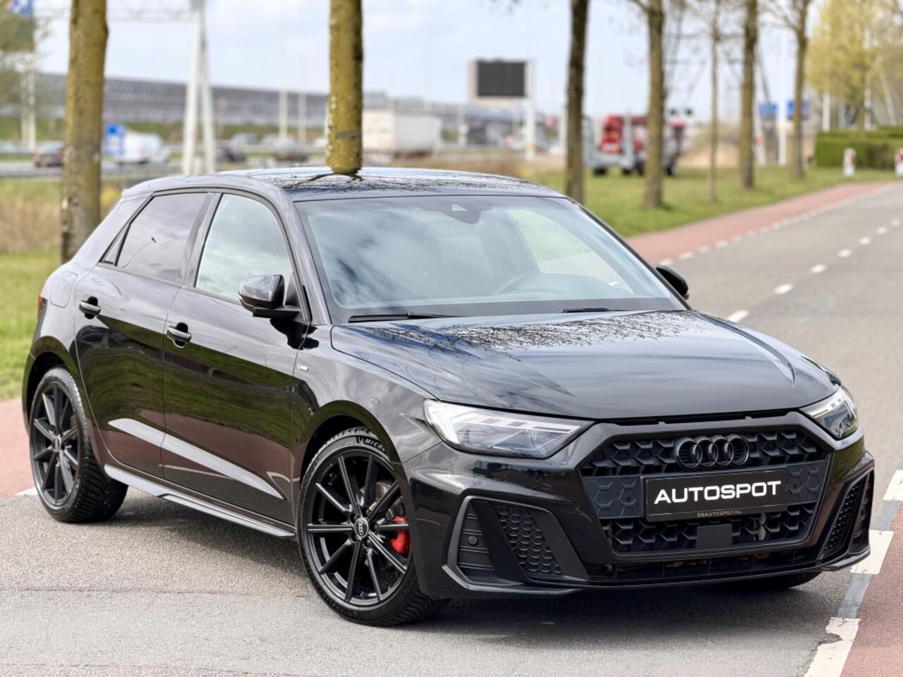 Audi A1 Sportpack 35 TFSI 150pk S-Line Matrix Sfeerverlichting Rode Stiksels