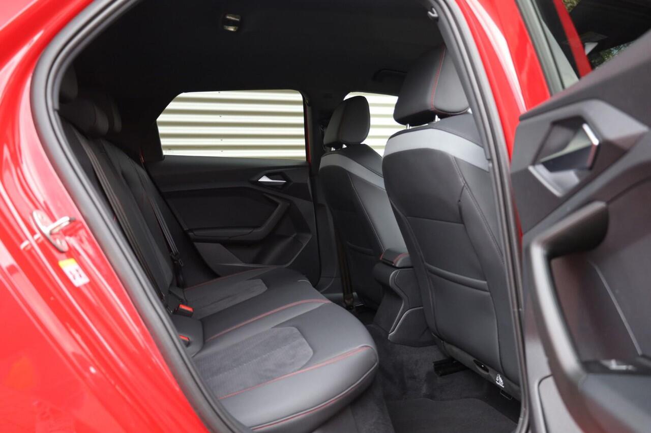 Audi A1 Sportback 40 TFSI 207PK Sonos l Rode Stiksels l Camera l ACC