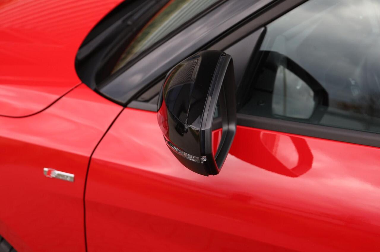 Audi A1 Sportback 40 TFSI 207PK Sonos l Rode Stiksels l Camera l ACC