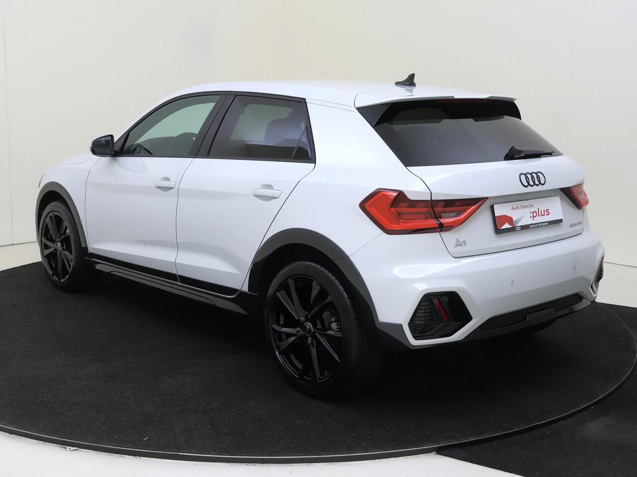 Audi A1 allstreet 30 TFSI Advanced edition | S-line interieur | LED verlichting | Stoelverwarming | Parkeersensoren | Keyless | CarPlay | Draadloze telefoonlader | Cruise control |