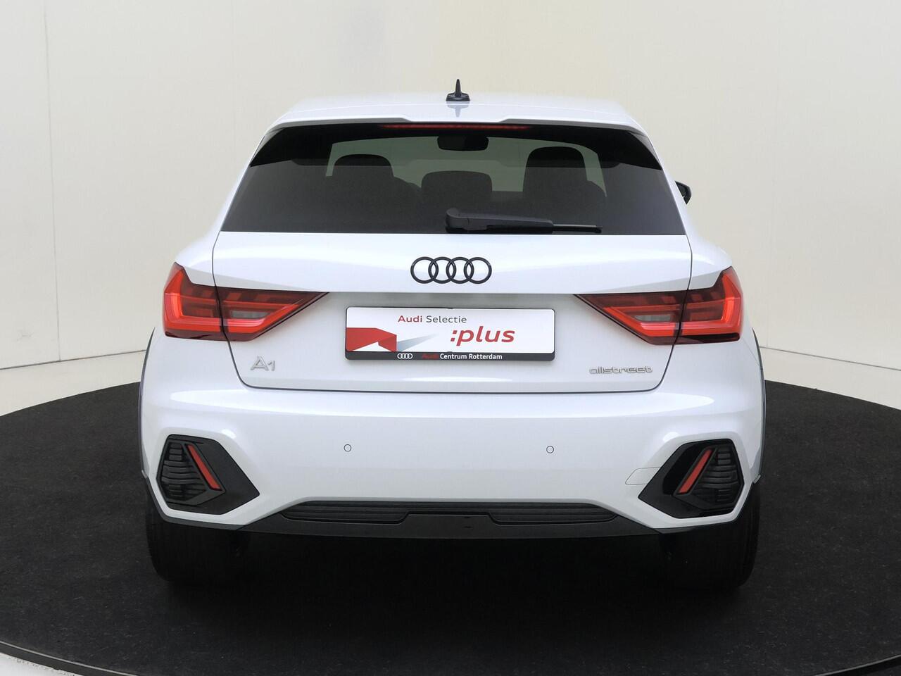 Audi A1 allstreet 30 TFSI Advanced edition | S-line interieur | LED verlichting | Stoelverwarming | Parkeersensoren | Keyless | CarPlay | Draadloze telefoonlader | Cruise control |
