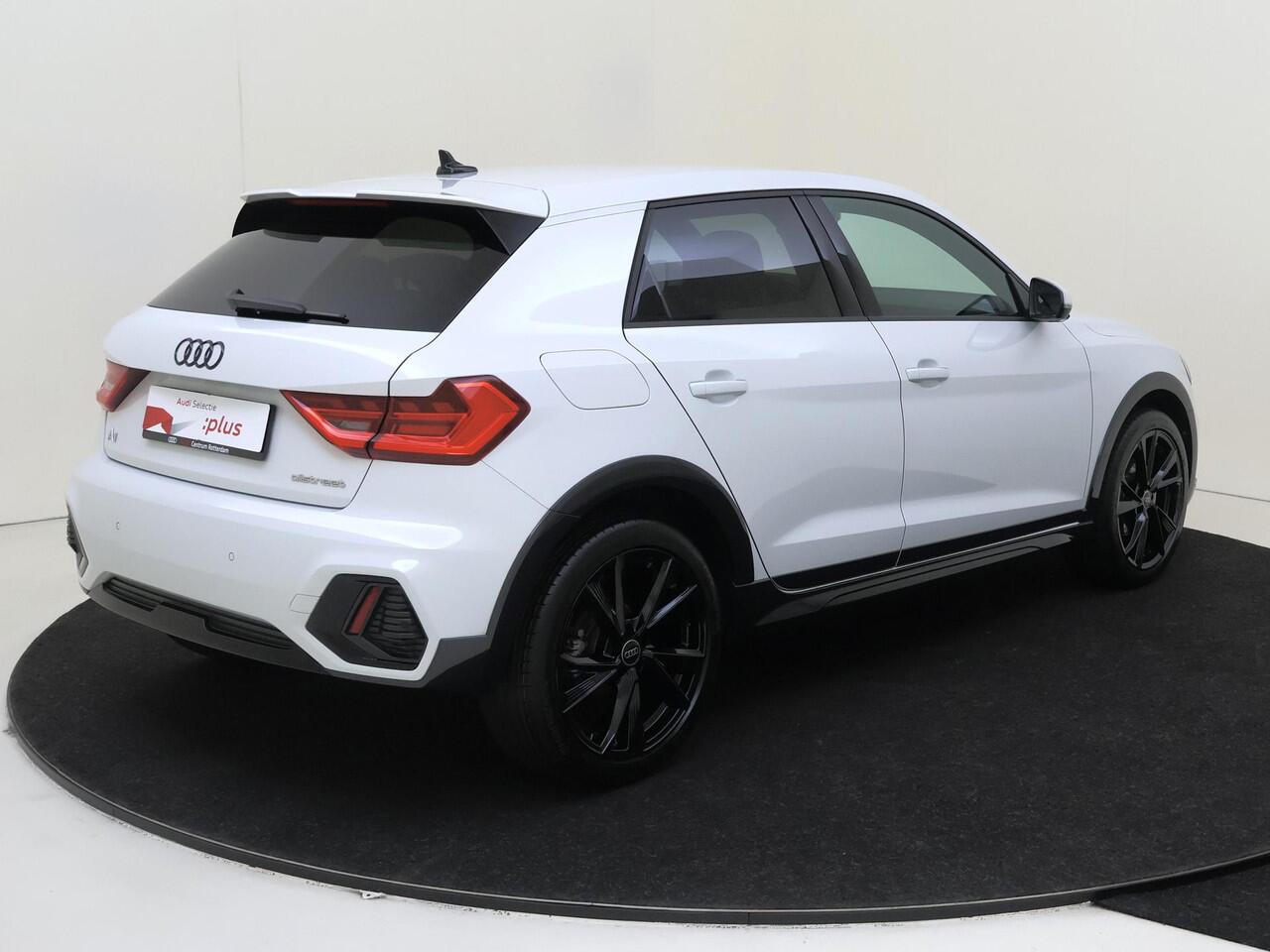 Audi A1 allstreet 30 TFSI Advanced edition | S-line interieur | LED verlichting | Stoelverwarming | Parkeersensoren | Keyless | CarPlay | Draadloze telefoonlader | Cruise control |