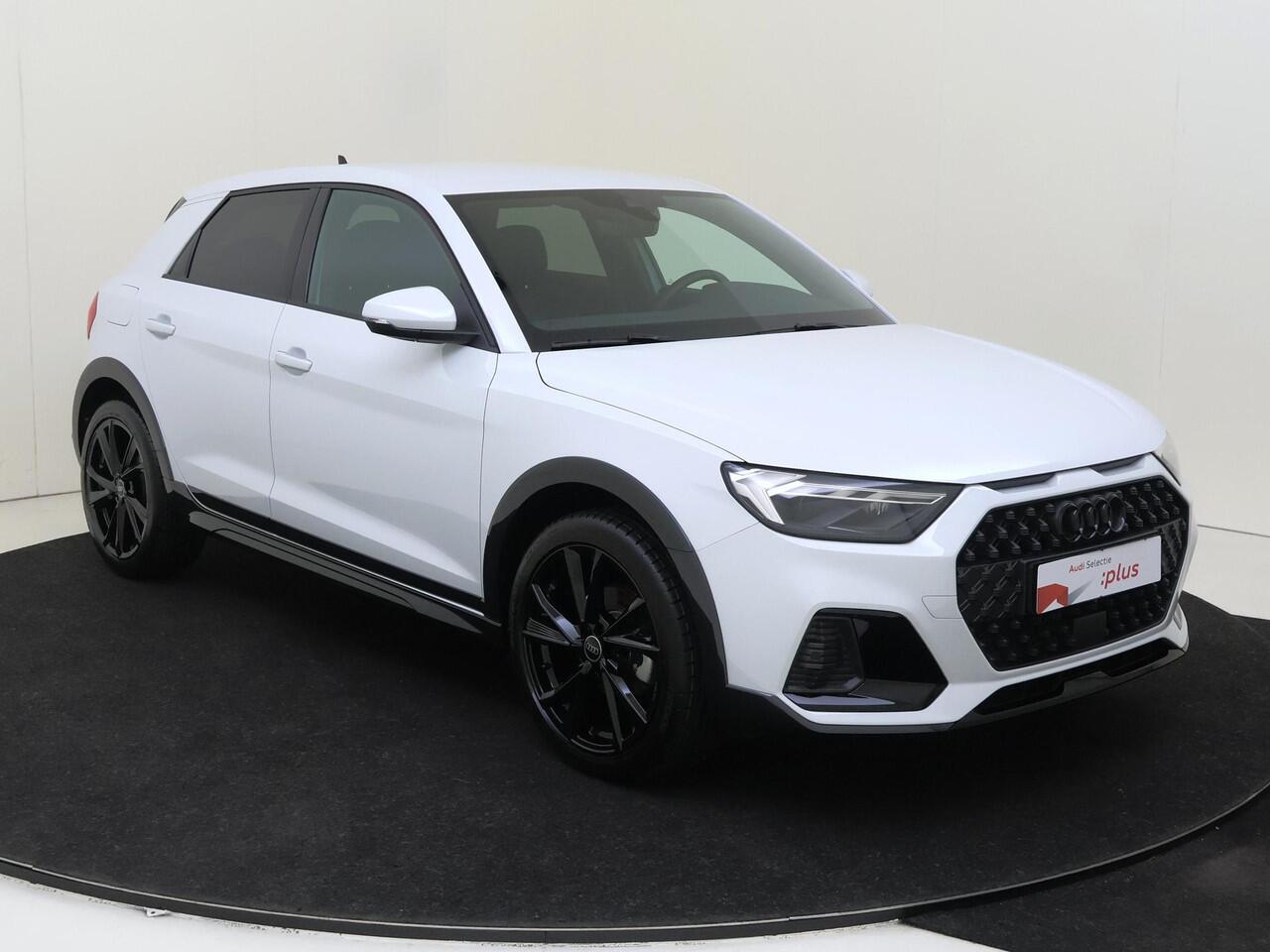 Audi A1 allstreet 30 TFSI Advanced edition | S-line interieur | LED verlichting | Stoelverwarming | Parkeersensoren | Keyless | CarPlay | Draadloze telefoonlader | Cruise control |