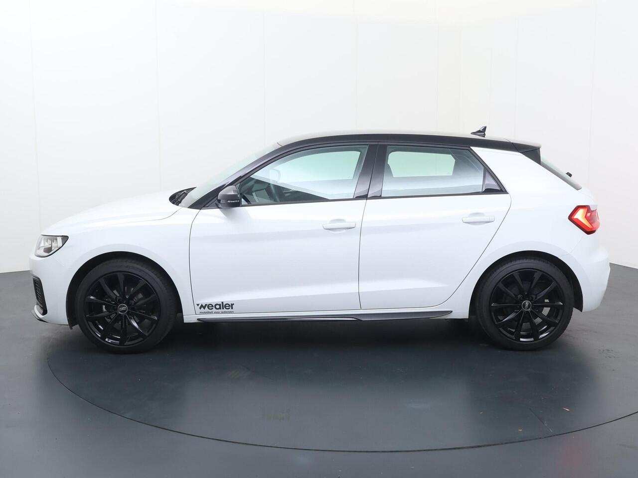 Audi A1 Sportback Advanced edition 25 TFSI 5-bak Audi Virtual cockpit | 17'' LMV Cruise control | LED achterlichten | Optiekpakket zwart | Parkeersensoren achter | Cruise control | Apple Carplay/Android Auto | Sportstuur plus