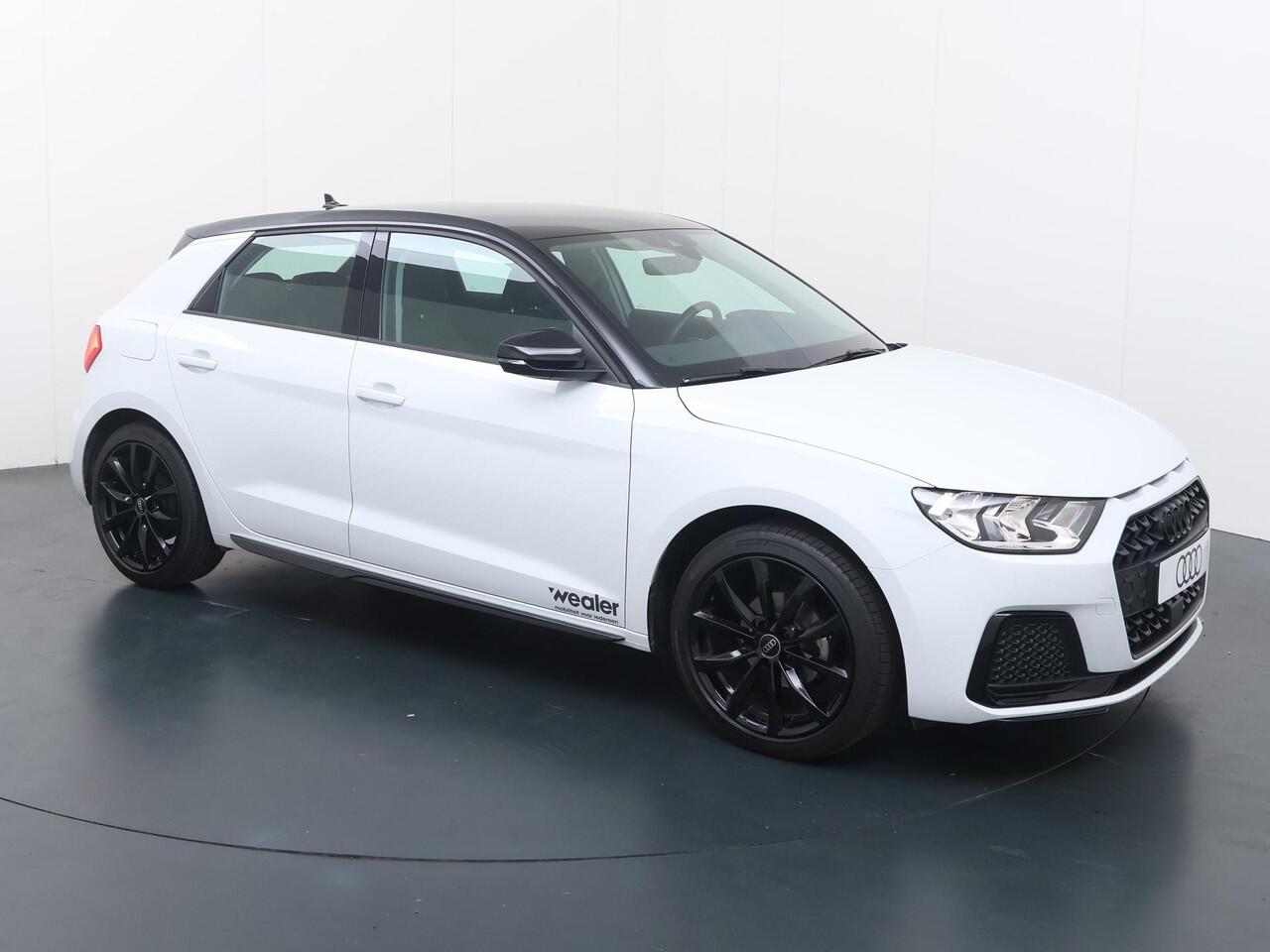Audi A1 Sportback Advanced edition 25 TFSI 5-bak Audi Virtual cockpit | 17'' LMV Cruise control | LED achterlichten | Optiekpakket zwart | Parkeersensoren achter | Cruise control | Apple Carplay/Android Auto | Sportstuur plus