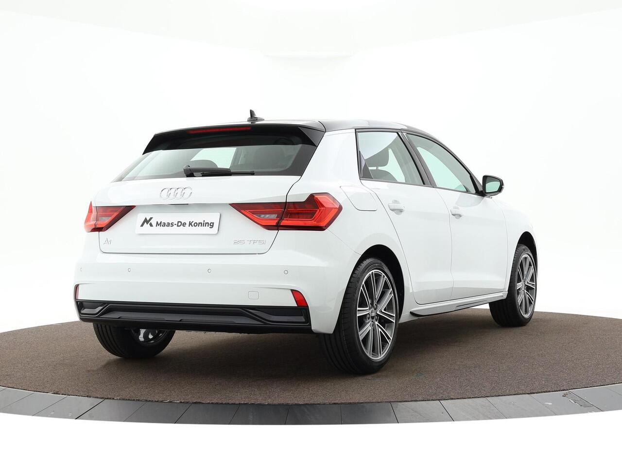 Audi A1 Advanced edition 25 TFSI 70 kW / 95 pk Sportback 5 Dak in zwart - Automatische airconditioning - Apple CarPlay