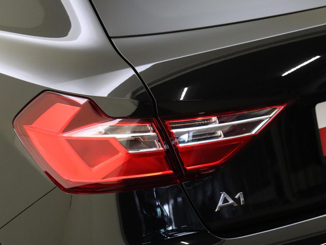 Audi A1 Sportback 25 TFSI Advanced edition | Parkeersensoren achter | Cruise control | CarPlay | Stoelverwarming | Audi virtual cockpit | Draadloze telefoonlader |