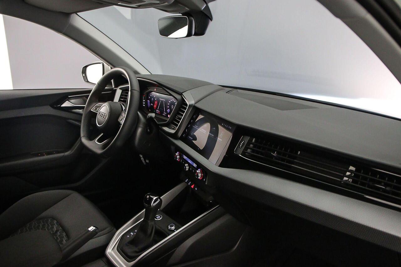 Audi A1 Sportback 25 TFSI S edition | ACC | Camera | Parkeersensoren | Full-led | Optiek zwart | Audi sound |