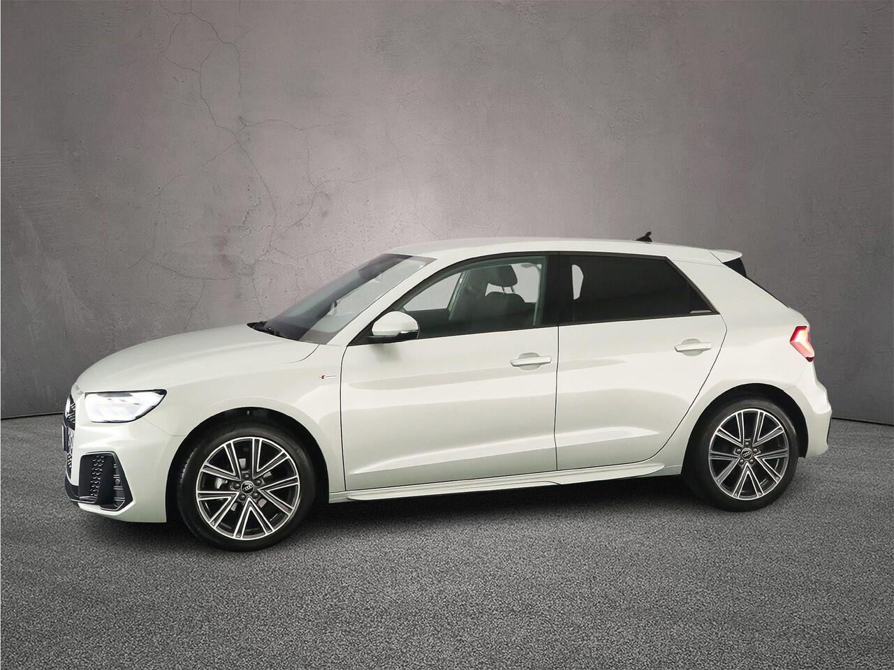 Audi A1 Sportback 25 TFSI S edition | ACC | Camera | Parkeersensoren | Full-led | Optiek zwart | Audi sound |